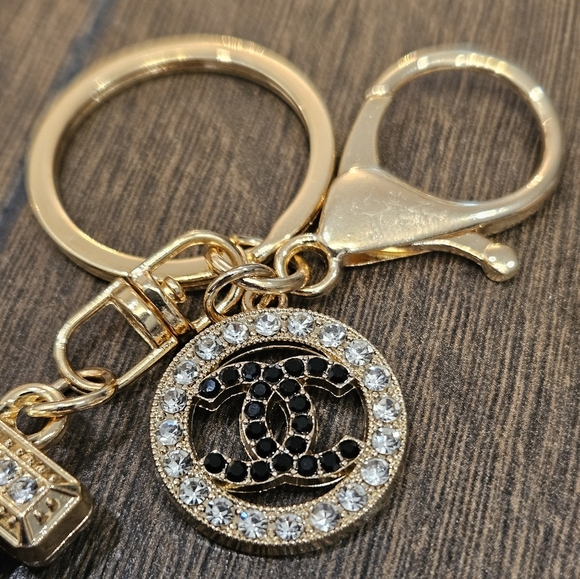 NEW Gold Parfum N°5 Bag Charm/ Keychain - Picture 3 of 6